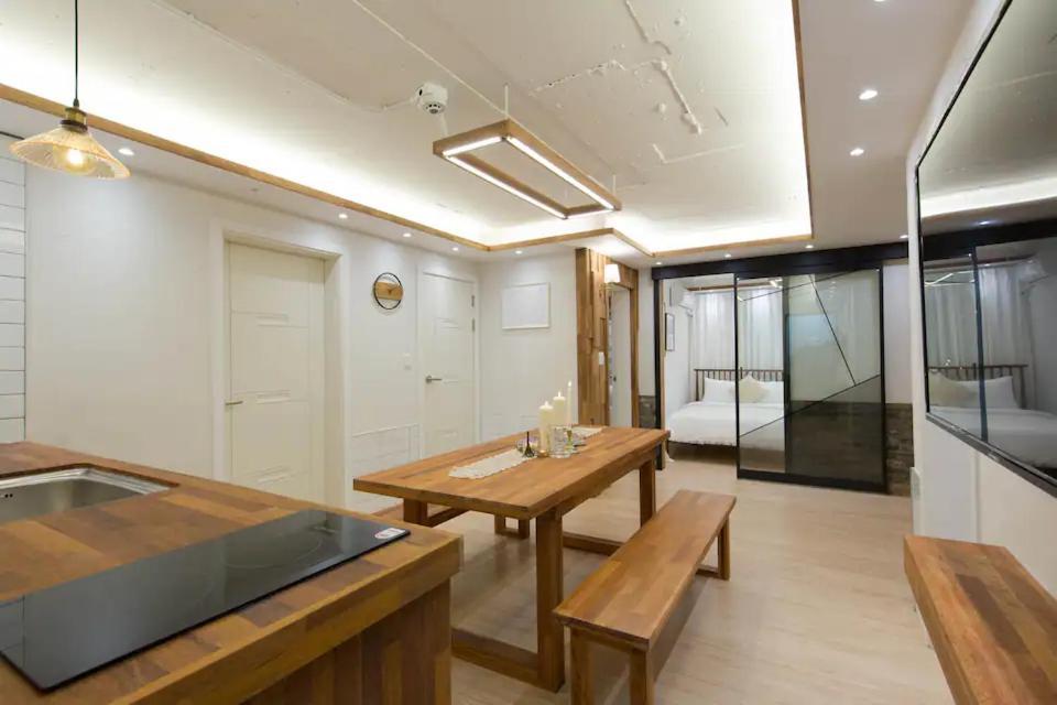 5 The Fortune Hongdae 4br&3bath Free Wifi Hongik Station Apartment